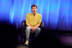 Sam Altman opowiedział się za &quot;połączeniem&quot; ludzi i maszyn. (Źródło zdjęcia: Jared Charney, MIT)