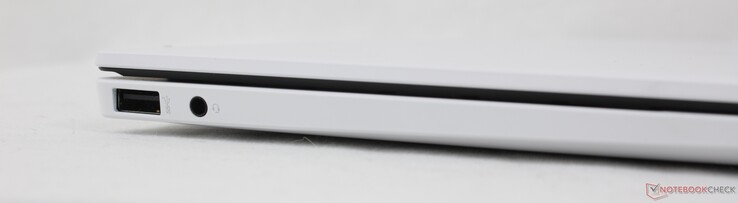 Po lewej: USB-A (5 Gb/s), zestaw słuchawkowy 3,5 mm