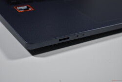 Acer TravelMate P4: czytnik kart microSD