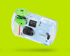 Aparat Fujifilm QuickSnap Active jest wodoodporny.