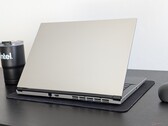 Blitz Ultra 2 14 jest bardziej podatny na aktualizacje i naprawy niż popularne modele Dell czy HP, aczkolwiek kosztem rozmiaru i wagi (źródło obrazu: Notebookcheck)