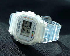Współpraca Casio G-Shock x Google Play (na zdjęciu) z półprzezroczystą kopertą i paskiem z żywicy. (Źródło zdjęcia: Google Play)