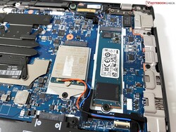 Dysk SSD M.2-2280 obsługuje PCIe 4.0 i można go wymienić.