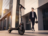 Ninebot Max G3 Pro w miejskim krajobrazie wygenerowanym przez AI