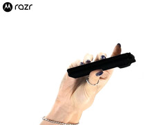 Zapowiadany telefon składany został zaprezentowany w matowym czarnym wykończeniu.