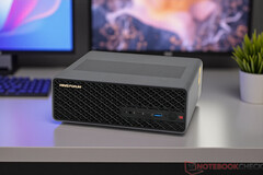 MS-S1 Max jest już dostępny w przedsprzedaży w cenie 2 299 USD. Na zdjęciu: mini PC. (Źródło zdjęcia: Notebookcheck)
