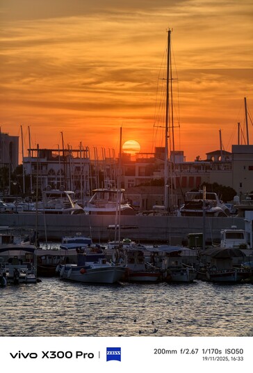 Vivo X300 Pro z domyślnym ustawieniem telekonwertera.