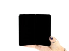 Mówi się, że pierwszy szeroki składany smartfon Motoroli jest mniejszy niż Galaxy Z Fold8 i iPhone Duo.