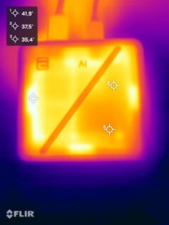 Sapphire Edge AI podczas testu obciążeniowego (górna strona)