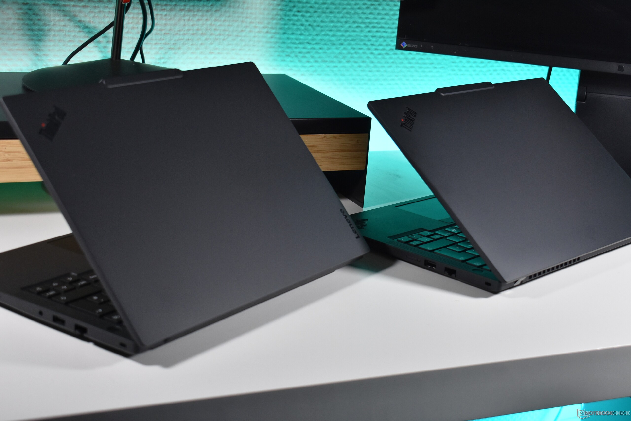 Jedna kontrowersyjna zmiana konstrukcyjna: Lenovo ThinkPad T14 Gen 7 vs ...