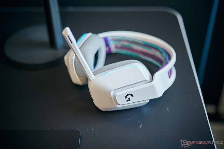 Bezprzewodowy zestaw słuchawkowy do gier Logitech G522 biały na biurku