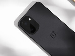 Potwierdzono, że OnePlus 15R będzie wyposażony w aparat główny 50 MP z tyłu. Zdjęcie: tył telefonu. (Źródło obrazu: 瘦子說)