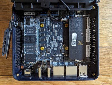 Dostępne 2x SODIMM, 1x M.2 2280 SSD