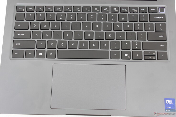 Klawiatura i touchpad identyczne jak w droższej serii Dell Pro 7 14