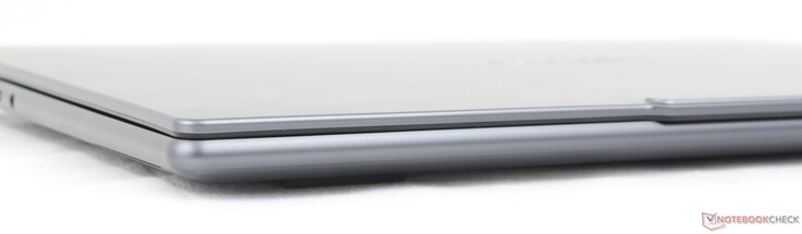 Przód: Brak portów