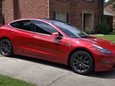 Model 3 Andy'ego Slye'a (RWD, Long Range) przejechał ponad 150 000 mil w ciągu sześciu lat. (Źródło zdjęcia: Andy Slye via YouTube)