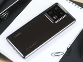 Xiaomi 14 Pro będzie oferowany w specjalnej wersji tytanowej. (Źródło: NextPit)