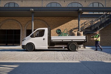 Nowy elektryczny Ford Transit City trafia obecnie do europejskich salonów dealerskich w kilku wersjach wyposażenia