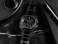 Bell & Ross BR-05 Skeleton Phantom Ceramic (na zdjęciu) działa na kalibrze BR-CAL.322-1 z 54-godzinną rezerwą mocy. (Źródło zdjęcia: Bell & Ross)