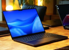 AppleMacBook z ekranem dotykowym, o którym od dawna krążą plotki, ma podobno zostać wprowadzony na rynek z procesorami M5 Pro i M5 Max, a nie z procesorem M7.