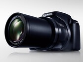 Panasonic FZ82D to kompaktowy aparat wyposażony w obiektyw z 60-krotnym zoomem. (Zdjęcie: Panasonic)