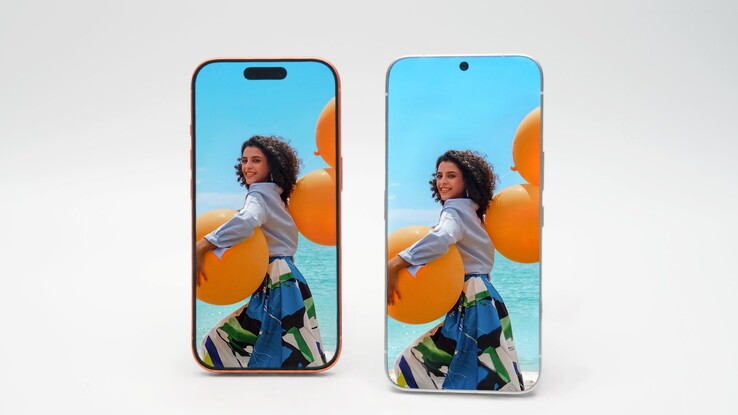 Telefon Tecno Randlos w porównaniu z konwencjonalnym smartfonem, najprawdopodobniej modelem iPhone 17 Pro.
