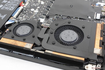 Lenovo twierdzi, że zintegrowane chłodzenie cieczą dotyczy tylko modułów VRAM, a nie CPU czy GPU