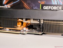 RTX 4070 Super Gaming OC posiada osiem miedzianych rurek cieplnych