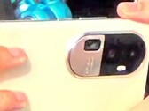 "Reno10 Pro+" w wersji hands-on. (Źródło: Digital Chat Station via Weibo)