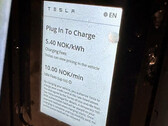 Nowy ekran terminala płatniczego Tesli V4 Supercharger (zdjęcie: Inert82/Reddit)