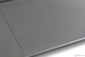 Clickpad nie ma błyszczącego srebrnego wykończenia, które można znaleźć w modelu Dragonfly G3