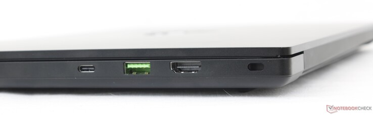 Prawo: USB-C 3.2 Gen. 2 z USB4 + DisplayPort 1.4 + Power Delivery, USB-A 3.2 Gen. 2, HDMI 2.1, blokada Kensington