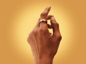 Oura Ring 5 jest cieńszy i lżejszy niż Oura Ring 4.