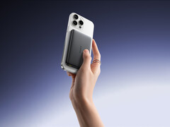 PicoGo AM52 obsługuje ładowanie bezprzewodowe Qi 2.2 i przewodowe 45 W. Na zdjęciu: zdjęcie promocyjne power banku. (Źródło zdjęcia: Baseus)