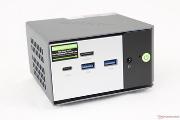 Przód: USB-C 4.0 z DisplayPort 1.4 + Power Delivery 3.0, 2x USB-A 3.2 Gen. 2 (10 Gb/s), OcuLink (PCIe4 x4), zestaw słuchawkowy 3,5 mm, przycisk zasilania