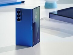 Samsung Galaxy Z Fold7 (na zdjęciu) wykorzystuje tytan jako tylną płytę. (Źródło zdjęcia: Samsung)