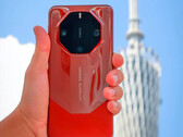 Mate 60 RS w jednym z dwóch premierowych kolorów. (Źródło zdjęcia: via @RODENT950)