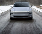 Nowa Tesla Model Y w kolorze Quicksilver (źródło zdjęcia: Tesla)