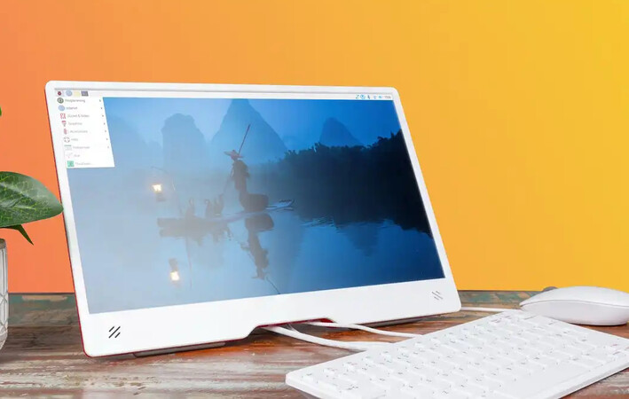 Komputer Raspberry Pi 500 podłączony do monitora Raspberry Pi Monitor. (Źródło obrazu: Raspberry Pi)