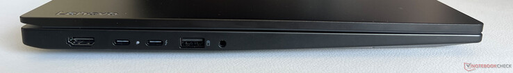 Lewa strona: HDMI 2.1, USB-C 3.2 Gen.2 (20 Gb/s, DisplayPort 1.4, Power Delivery 3.1), USB-C 4.0 z Thunderbolt 4 (40 Gb/s, DisplayPort 2.1a, Power Delivery 3.1), USB-A 3.2 Gen.1 (5 Gb/s, zasilane), 3,5 mm stereo