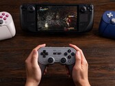 Kontroler 8BitDo Pro 3 można podłączyć do Steam Deck przez Bluetooth lub USB. (Źródło obrazu: 8BitDo)