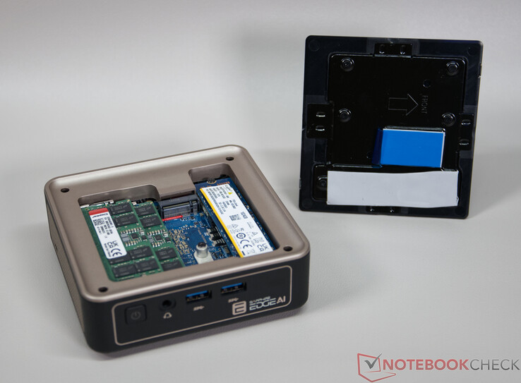 Sapphire Edge AI z otwartą górą