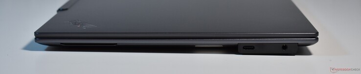 prawo: 3,5 mm audio, Thunderbolt 4