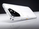 Model Pova 8 Pro w kolorze arc white