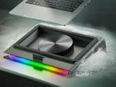 Razer niedawno zaprezentował własną podkładkę chłodzącą do laptopów na RazerCon 2024. (Źródło zdjęcia: Razer)
