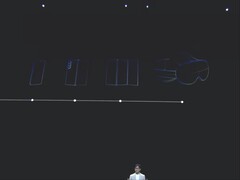 Samsung krótko pokazał swoją mapę drogową, na której znajdował się potrójny telefon w przygotowaniu. (Źródło obrazu: Samsung YouTube, Official Replay Unpacked 2025, edytowany zrzut ekranu)