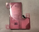Bateria iPhone'a z 2024 roku? (Źródło: Kosutami via X/Twitter)
