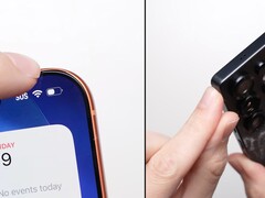 iPhone 17 Pro Max (po lewej) i Galaxy S25 Ultra (po prawej) po teście upadku z wysokości 1 metra. (Źródło obrazu: PhoneBuff na YouTube, zrzut ekranu)