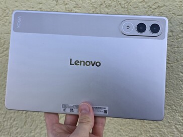 Lenovo Yoga Tab w recenzji. (Źródło zdjęcia: Marcus Herbrich)
