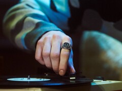 Nowe zegarki Casio mogą podążać za niedawno wydanym CRW-001 (na zdjęciu). (Źródło zdjęcia: Casio)